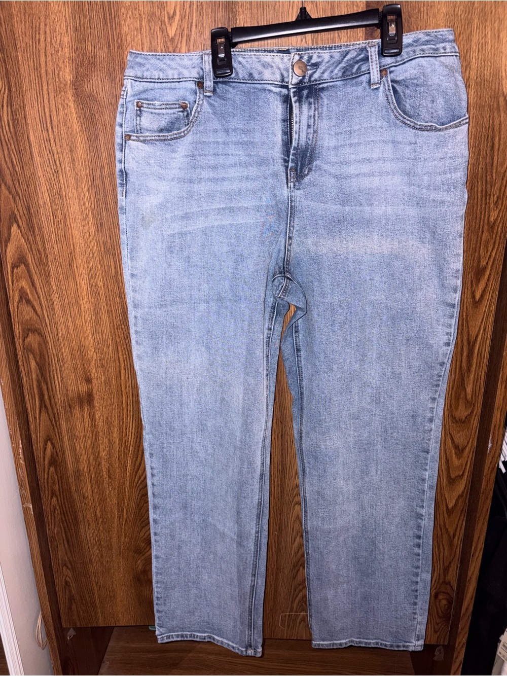 Light Indigo Straight-Leg Women’s Jeans - High-Rise Casual